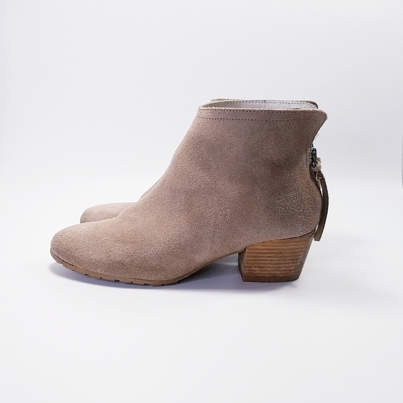 Kenneth Cole Reaction Pil-age Ankle Booties Tan Suede Back Zip Tassels Size 6.5 - Picture 11 of 11